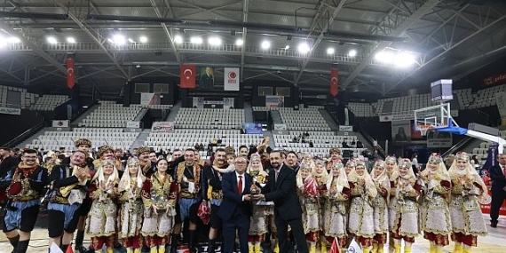 Halk Oyunları Yarışmasına Manisa Büyükşehir Belediyespor Damga Vurdu