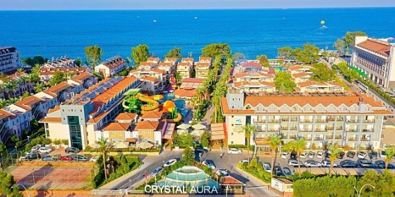 Kemer’de Çevre Duyarlılığı Ödülle Taçlandı: Crystal Aura Aqua Collection’a Anlamlı Plaket