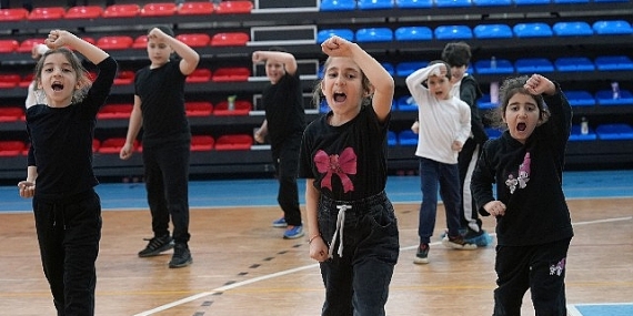 Maltepe’nin karatecileri mezun oldu